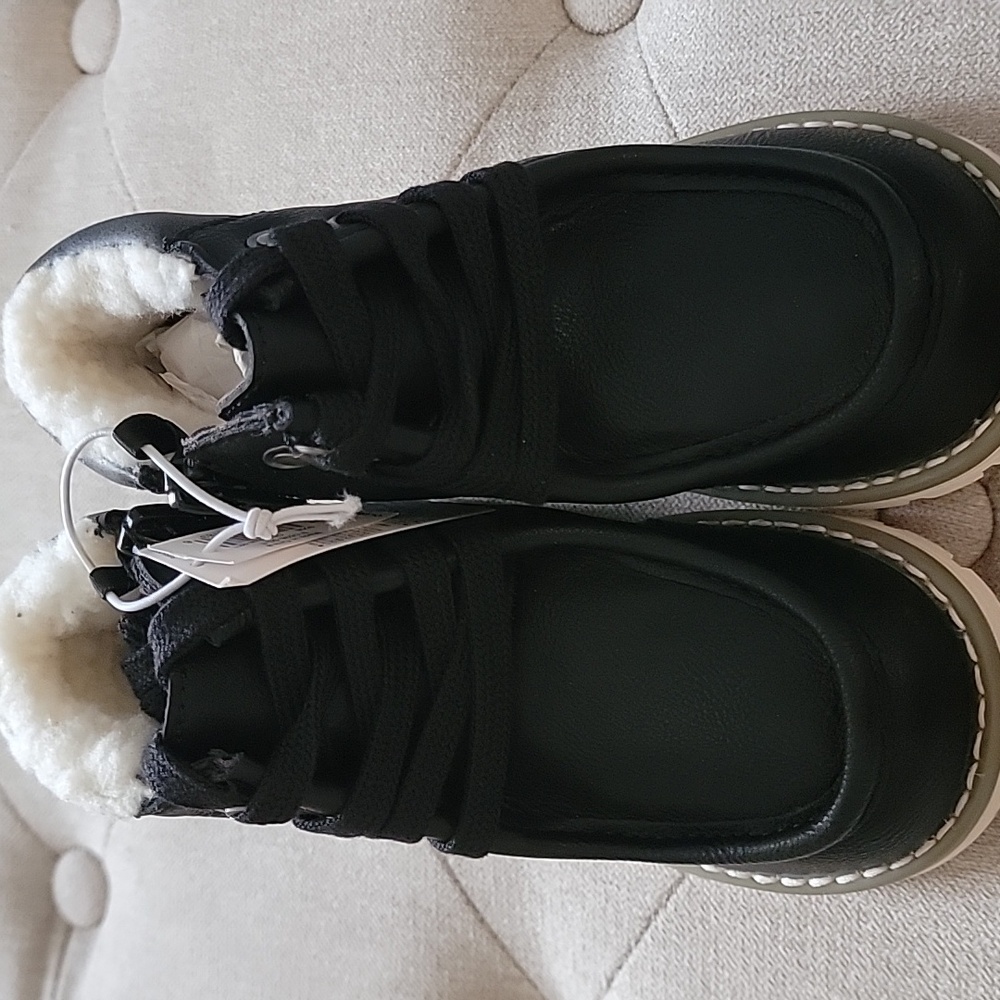 Black Boots With White Lining